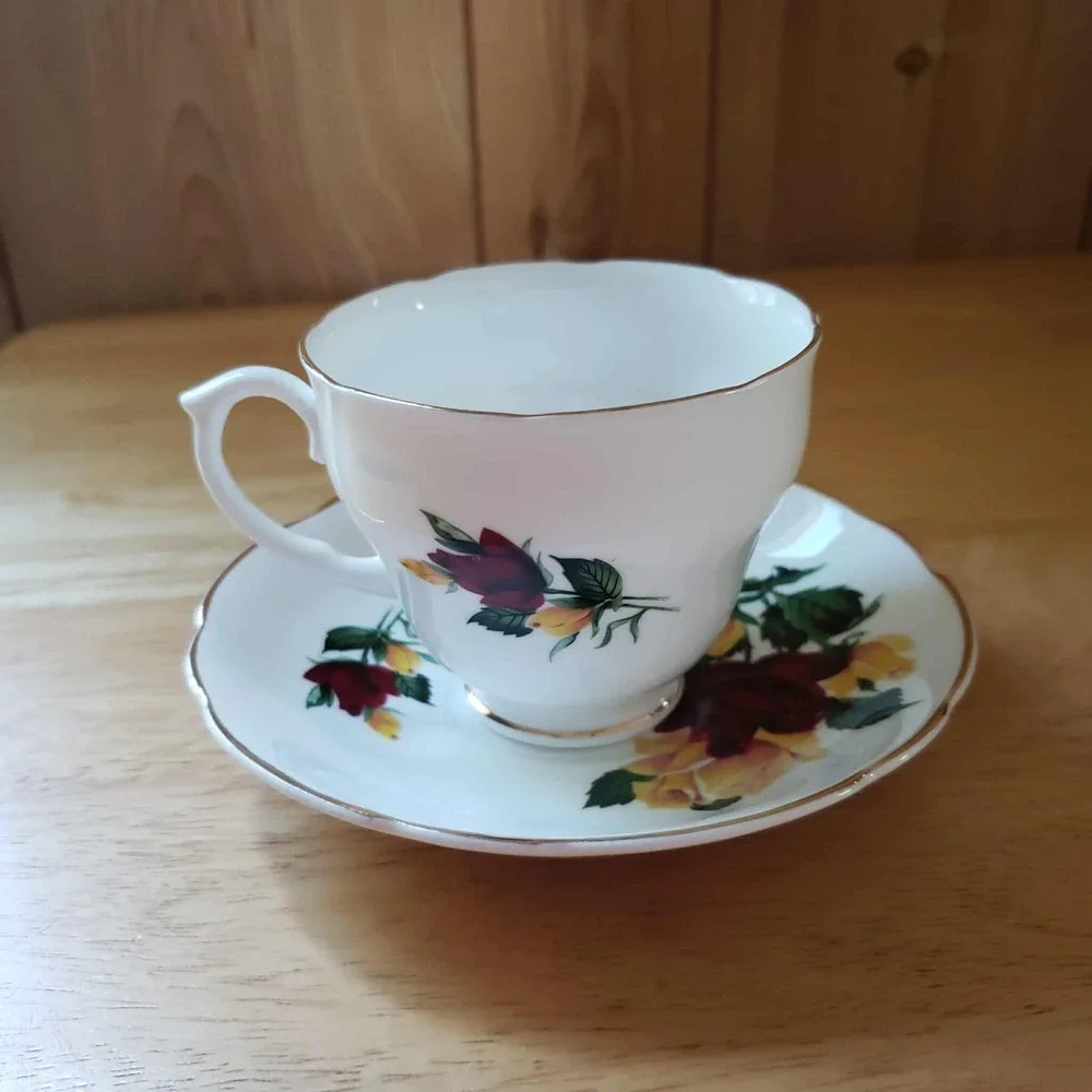 Sandford Fine‎ Bone China Tea Cup & Saucer 22kt Gold Trim England - Roses